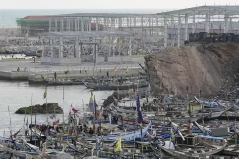 Am alten Fischereihafen im ghanaischen Accra errichtet eine chinesische Baufirma einen neuen Hafen. 