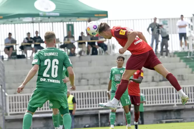 Köpfchen bewiesen: Daniel Hanslik, der gerade wieder eine wichtige Rolle spielt. Köpfchen bewiesen: Daniel Hanslik, der gerade wieder eine wichtige Rolle spielt.