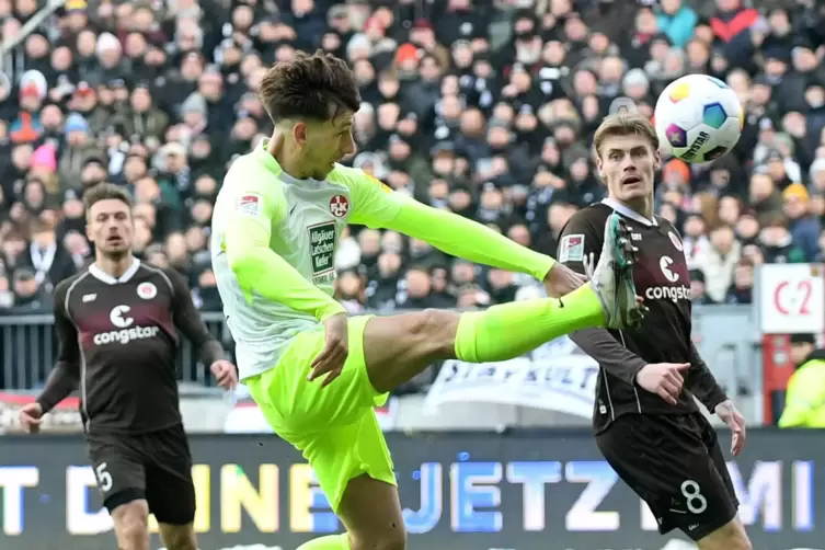 Voller Einsatz beim FC St. Pauli, aber eine Woche sp&auml;ter flog Daniel Hanslik im Januar aus dem Kader f&uuml;r die Partie gegen den FC