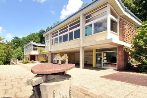 Die Grundschule Neidenfels-Frankeneck wurde 1959 mit fünf Pavillons eröffnet.