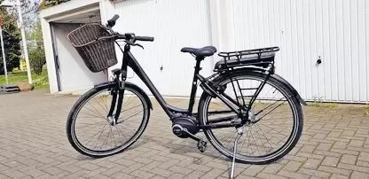 Neues E-Bike mit Tiefeneintieg, Farbe Schwarz, Rahmenhöhe 50, 28 Zoll, Bosch-MMittelmotor, 7-Gang Nabenschaltung, Rücktritt. Mit