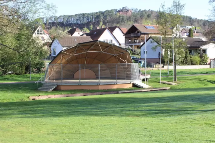 Die Konzertmuschel im Dahner Kurpark soll künftig stärker genutzt werden, etwa für Trauungen. 