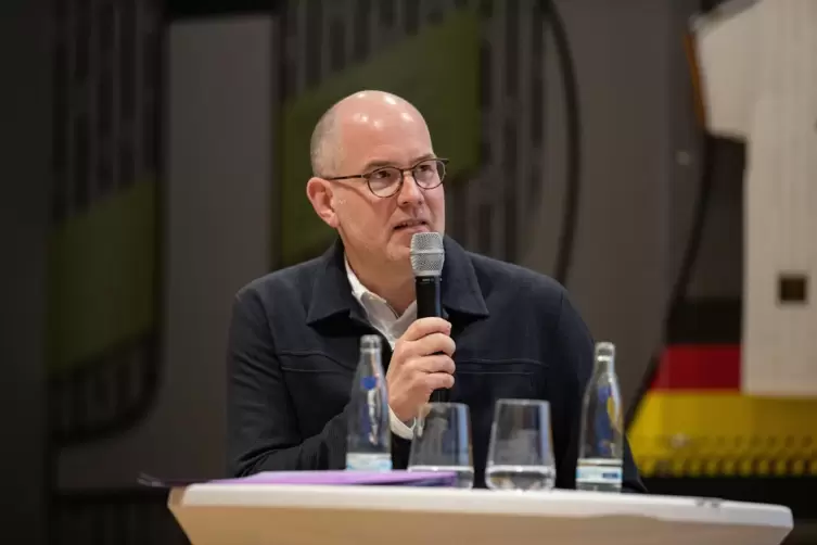 &bdquo;Die Emotionen, die den Fu&szlig;ball ausmachen, sp&uuml;rte ich nicht mehr&ldquo;, sagt Alexander Jacob &uuml;ber seine Spielsucht. &bdquo;Ich war ein and