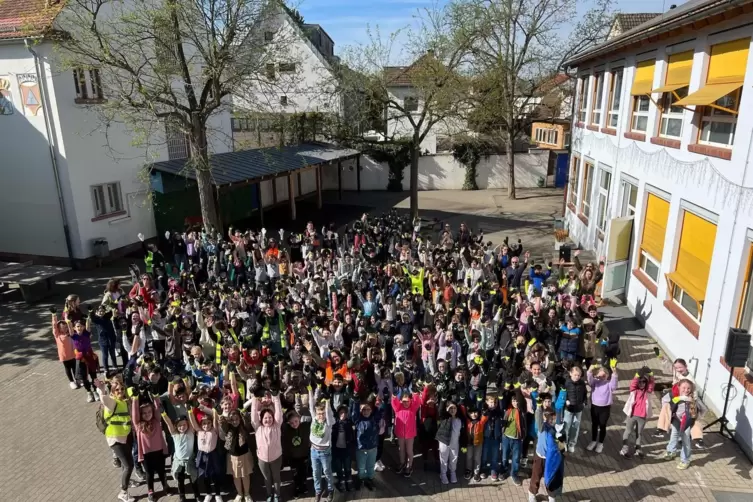 Aktion Saubere Stadt: 300 Schüler der Lessing-Grundschule in Edigheim machen mit.