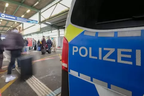 Polizei im Stuttgarter Hauptbahnhof