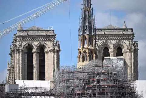 Noch ist Notre-Dame von Gerüsten und Kränen umgeben, aber die Arbeiten kommen gut voran.