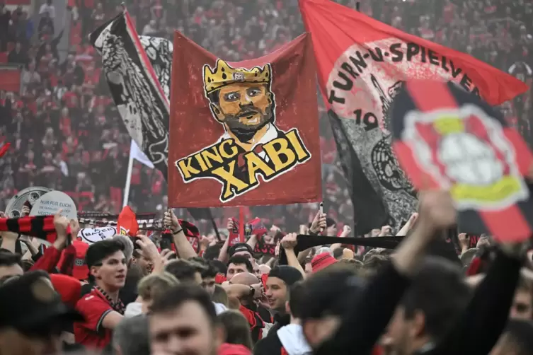In Leverkusen wissen sie, wer der Architekt der ersten deutschen Meisterschaft ist: Trainer Xabi Alonso. 