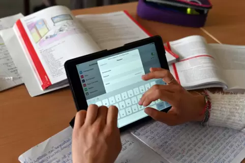 Aus dem Digitalpakt sind unter anderem tablets für den unterricht beschafft worden. 