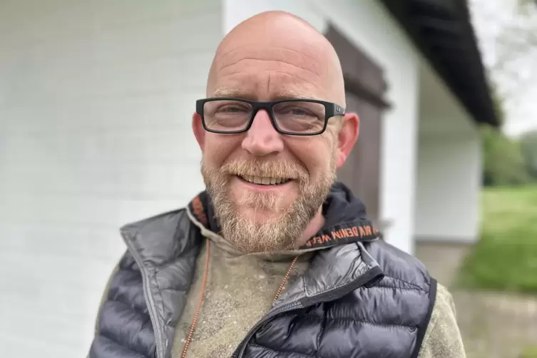 Kioskp&auml;chter Michael Galambos freut sich &uuml;ber das &bdquo;famili&auml;re, freundschaftliche Publikum&ldquo; am See. 