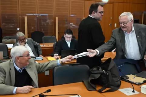 Die Angeklagten Theo Zwanziger und Horst R. Schmidt am vierten Verhandlungstag des Sommermärchen-Prozesses. Bei der Aussage von 