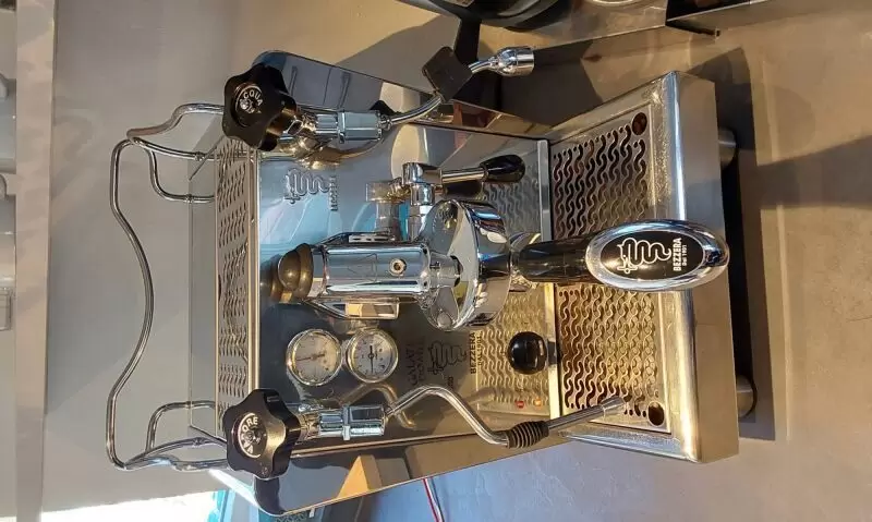 Siebträger Espresso Kaffee Maschine milano italy. Guter Zustand sehr gepflegt keine Mängel mit Zubehör und sudschublade. Minimal