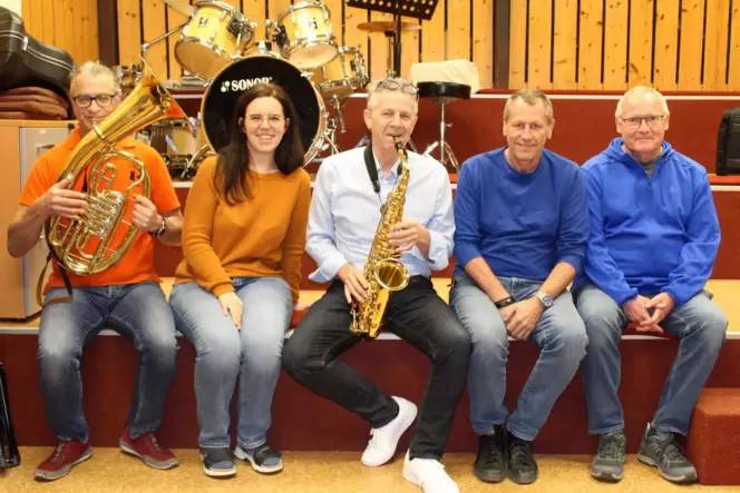 Die Liebe zur Musik verbindet sie (von links): Michael Weyland mit Bariton, Ricarda Kronenwett, Gerhard Lutz mit Alt-Saxophon, J