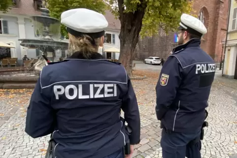 Ein Polizist wurde verletzt und konnte den Dienst nicht fortsetzen. 