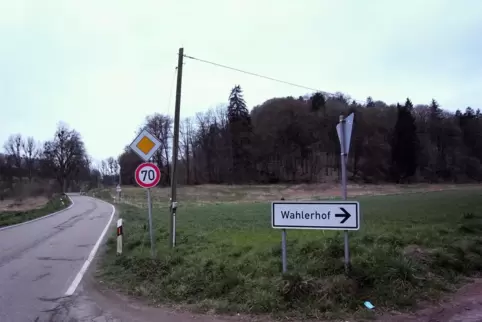 Ein Windrad soll im Wald südlich der Abzweigung zum Wahlerhof entstehen. Ein Windrad soll im Wald südlich der Abzweigung zum Wahlerhof entstehen.