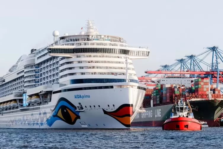 Kreuzfahrtschiff «Aida Prima» fährt in Hamburg in den Hafen