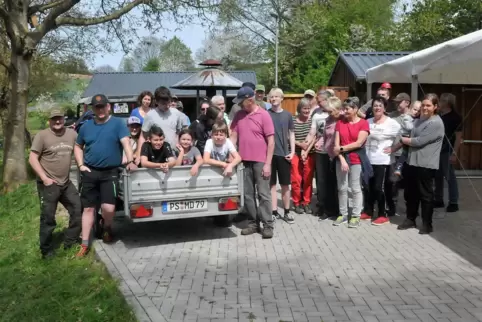 Die Helfer sammelten vor allem Getränkedosen und -flaschen ein. 