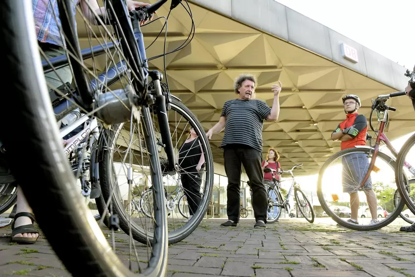 Van der Buchholz referiert über den Hauptbahnhof.