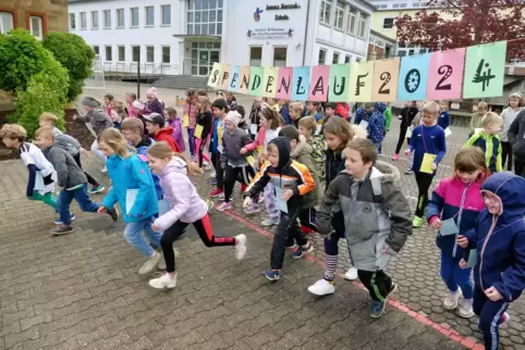 Startschuss für den Spendenlauf.