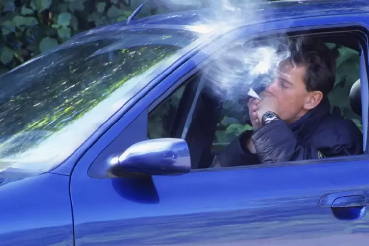 Keine gute Idee: Cannabiskonsum vor oder während der Fahrt ist gefährlich. 