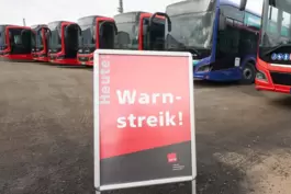 Warnstreik: Viele Fahrzeuge bleiben bei privaten Busunternehmen im Depot.