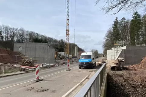 Vergangene Woche wurde bereits eine angekündigte Vollsperrung der Verbindungsspange von B37 zur B48 kurzfristig abgesagt. 