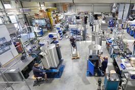 Blick in eine Werkshalle der Jumag Dampferzeuger GmbH in Hirschberg: Dampf werde in vielen Industrien benötigt – etwa in der Leb