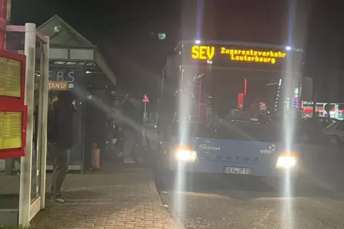 Haltestellen teils nicht angefahren oder die falschen, auf der Landstraße gewendet. Die Busfahrt hatte es in sich. Das Foto zeig