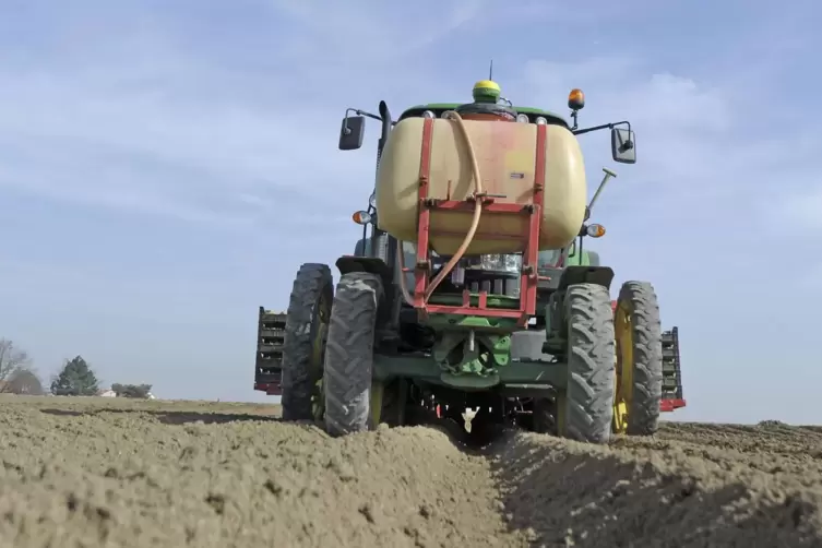 Immer weniger Landwirte beackern immer gr&ouml;&szlig;ere Fl&auml;chen. 
