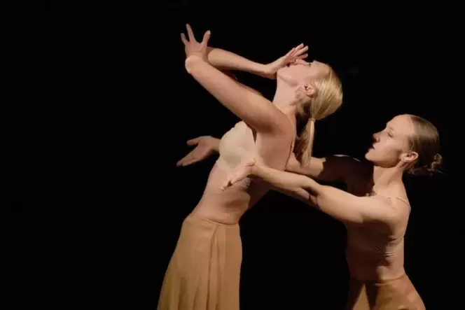 Symbol des Weiblichen: die Choreografie »Faces of Lilith«, getanzt von Elena Hollenhorst (rechts) und Cara Hopkins .