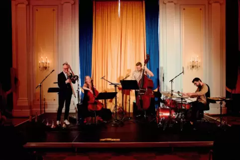 Deutlich kleiner als das übliche Wagner-Orchester: Das Mike Svoboda Quartett.