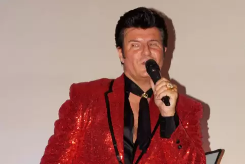 Überzeugend: Steven Pitman als Elvis in Pirmasens.e