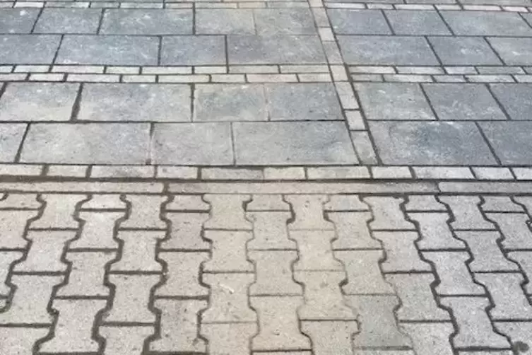Maximilian G&auml;rtner zufolge ist ein Teil des Wegs nach den Arbeiten abgesackt. 