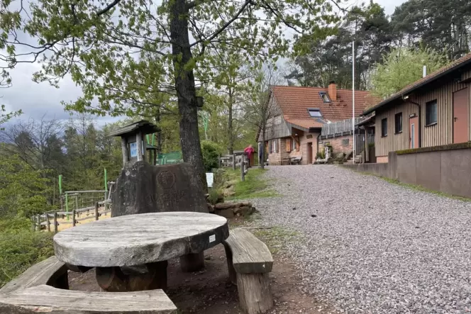 Auch die Jung-Pfalz-Hütte bei Annweiler ist Teil des 52-teiligen Hüttenquartetts,