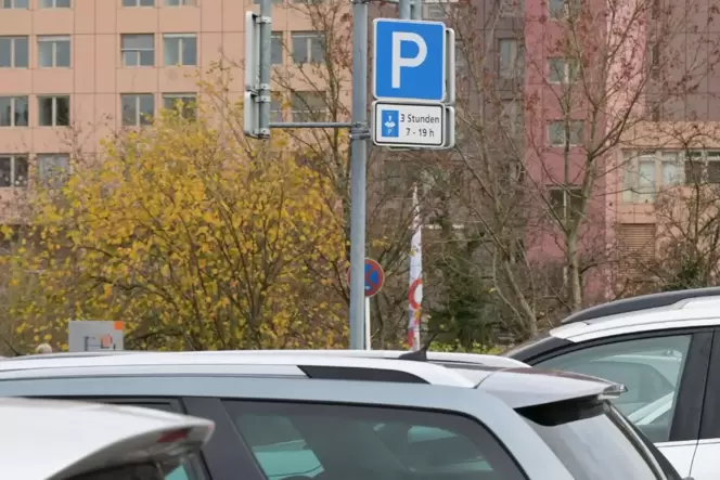 Rund ums Krankenhaus gibt es nach offiziellen Angaben rund 660 Parkplätze.