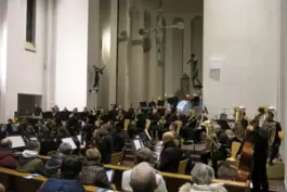 Das sinfonische Blasorchester – hier bei einem früheren Konzert in der Friedenskirche – möchte auch Kinder für Blasmusik begeist