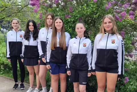 Ganz stolz im Landes-Outfit: Mit dieser U16-Tischtennis-Truppe schlägt das Zweibrücker Hofenfels-Gymnasium beim Bundesfinale des