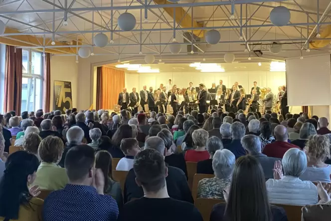 75 Jahre Rodenbacher Musikverein werden beim Frühlingskonzert gebührend gefeiert.