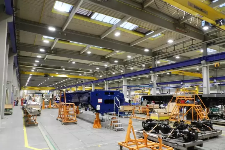 Im vor der Schließung stehenden Werk Wallerscheid (hier ein Blick in die Vormontage) versammeln sich am Dienstag die 1300 Mitarb