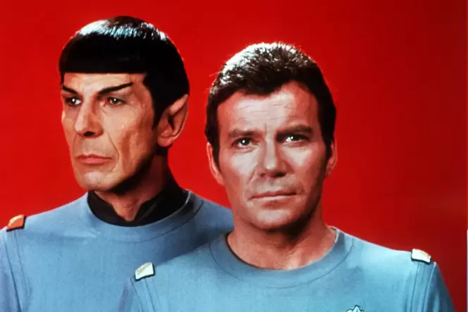William Shatner als Captain Kirk in der Kultserie Star Trek. Links der 2015 gestorbene Leonard Nimoy als Mr. Spock.