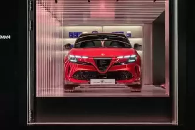 Wer im Glashaus aussteht: Alfa Romeo Junior, vormals Milano.