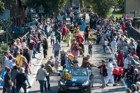 Bis zum Jahr 2019 war beim Umzug am Sonntag immer eine Menge los auf den Straßen. 2024 soll es wieder soweit sein. 