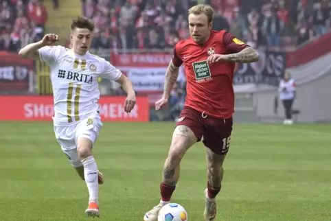 Tymouteusz Puchacz (rechts) fehlte am Dienstag im öffentlichen Training des FCK. 