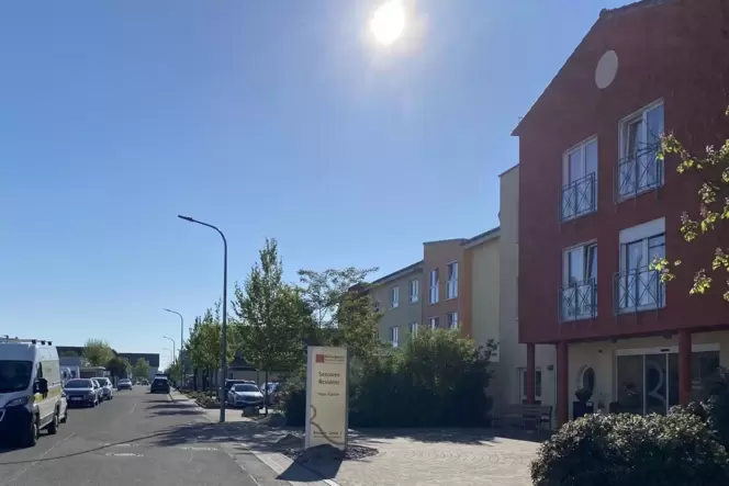 In Offenbach befindet sich eines von zwei Pflegeheimen in der Südpfalz, die von der Römergarten Residenzen GmbH betrieben werden In Offenbach befindet sich eines von zwei Pflegeheimen in der Südpfalz, die von der Römergarten Residenzen GmbH betrieben werden