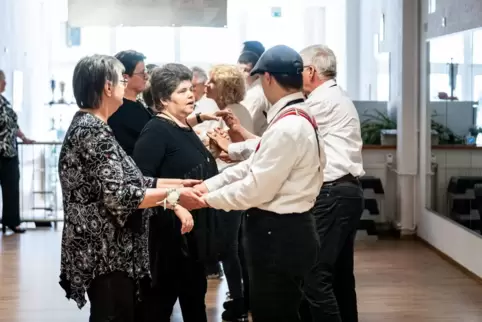Beim Besuch der Ministerpräsidentin Malu Dreyer bei der TSG Grün-Weiss Kirchheimbolanden führte die integrative Gruppe zwei Tänz