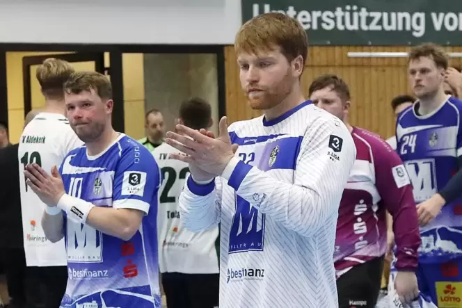 Nach der Niederlage im Kellerduell gegen Aldekerk zeigten sich die Haßlocher niedergeschlagen. Nach der Niederlage im Kellerduell gegen Aldekerk zeigten sich die Haßlocher niedergeschlagen.