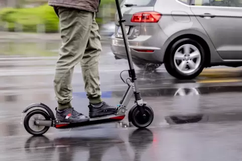 Auf dem Scooter waren noch die alten Versicherungskennzeichen. 