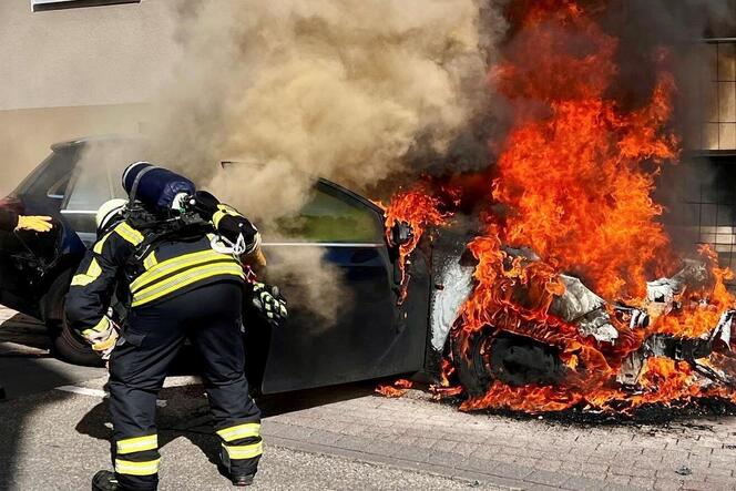 In diesem brennenden Auto saß Michael Wiktorski kurz zuvor noch – er war als Co-Trainer des Pirmasenser U17-Teams unterwegs zum