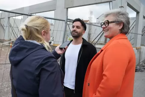 Diana Penth und Onat Karaca im Interview mit Tanja Daub (von rechts). 