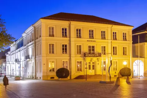 Im Rathaus befindet sich der Sitzungssaal für den Stadtrat.