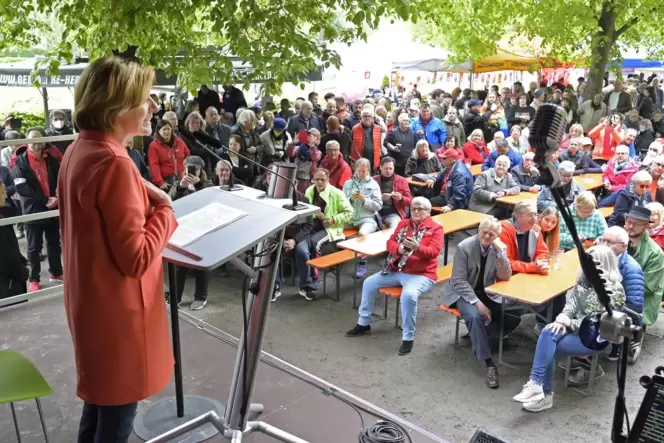 Vor zwei Jahren sprach Ministerpräsidentin Malu Dreyer auf der 1. Mai Kundgebung des DGB im Ebertpark.